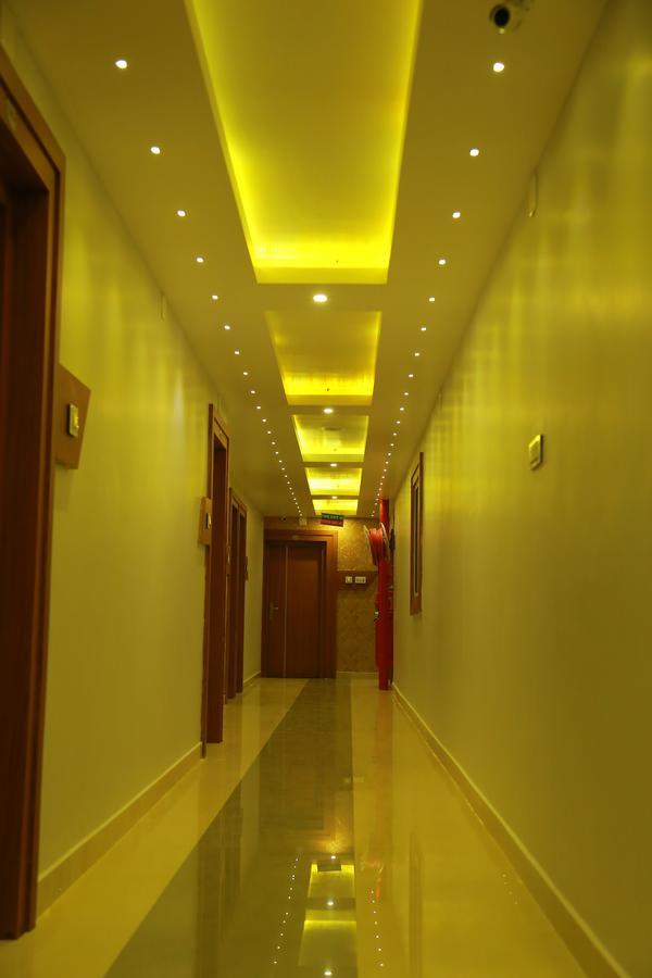 Royal Plaza Residency Hotell Cheruppulasseri Exteriör bild