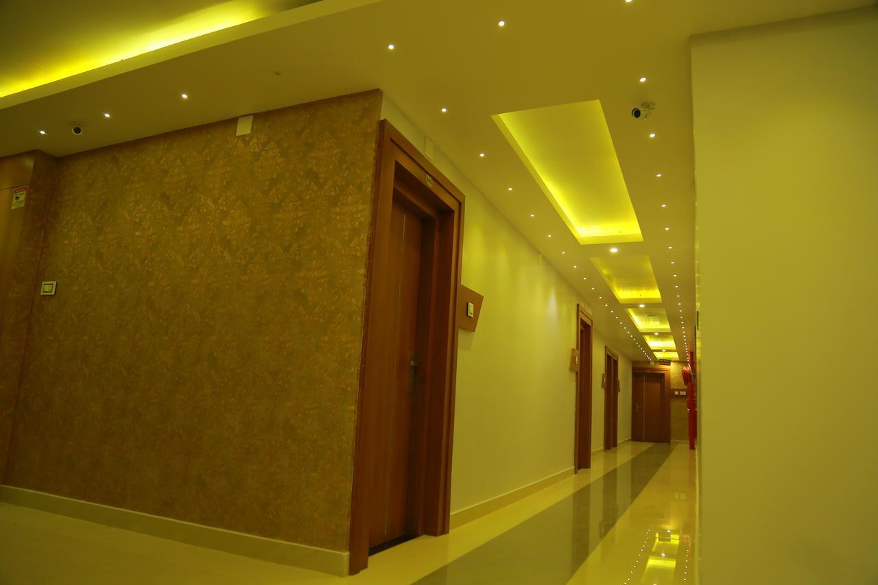 Royal Plaza Residency Hotell Cheruppulasseri Exteriör bild